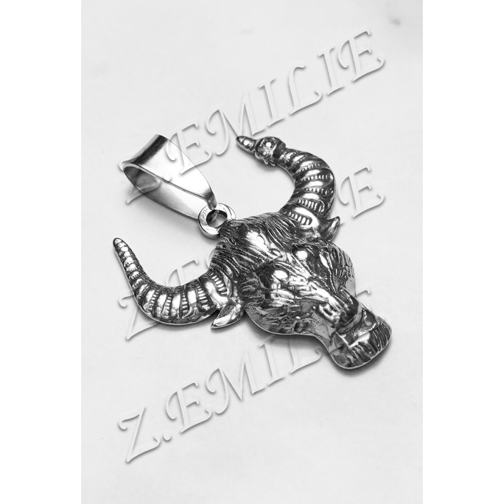 Pendentif acier tête de taureau